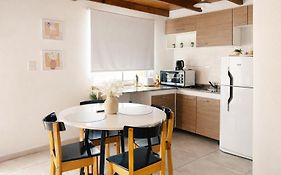 Ana rent Ballester departamentos modernos luminosos, equipados para una hermosa estadia